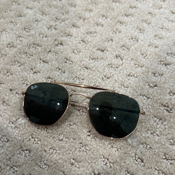 Ray-Ban Classic Gold Frame Sunglasses - Picture 1 of 2